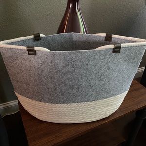 Thirty-One Felt Storage Tote